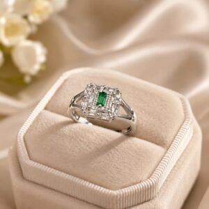 Royal Green Gem Ring – Elegant Emerald Green Statement Ring for Women