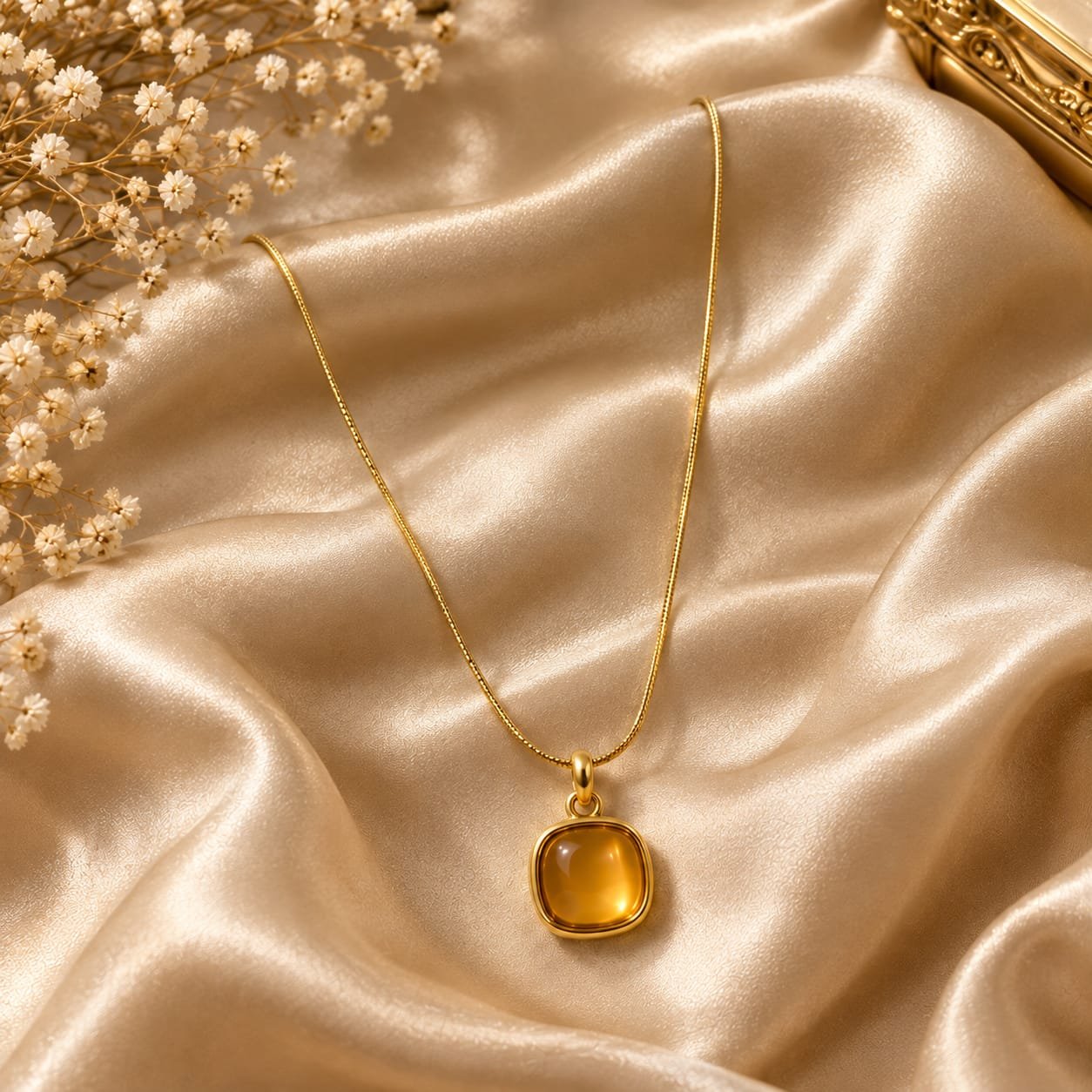Amber Glow Necklace – Elegant Gold-Tone Statement Necklace for Women - Image 2