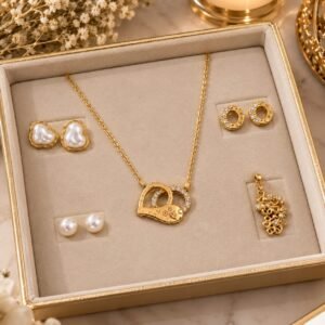 Golden Heart Luxe Jewelry Set – Elegant Heart-Shaped Golden Jewelry Set for Women